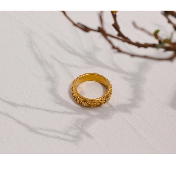 NEW 18K Gold Plated Textured Moon Star Ring - Picture 7 of 9